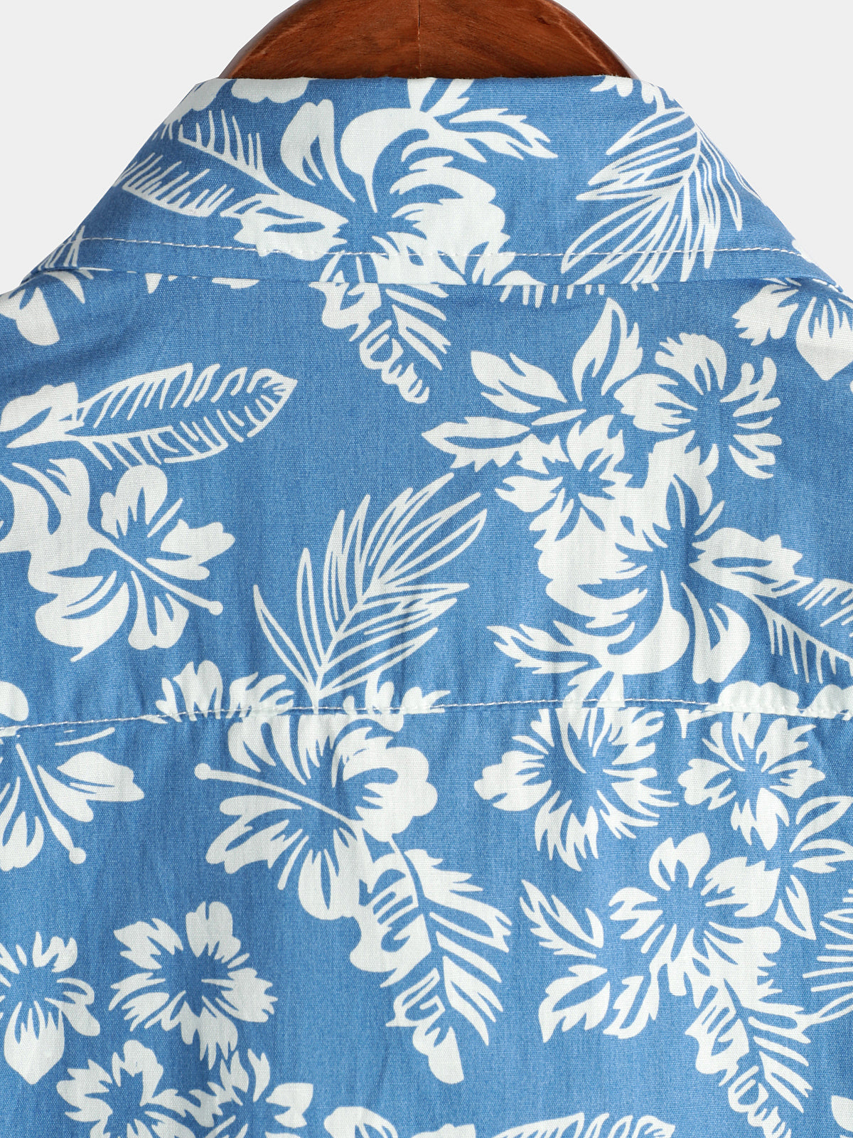 Blusa hawaiana de manga corta con estampado de flores