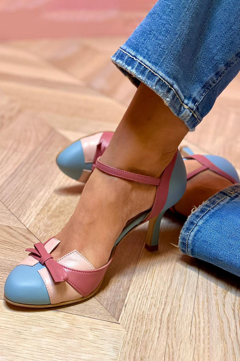 Bellarosa | Sandalias de colores con nudos y tiras, con punta redonda