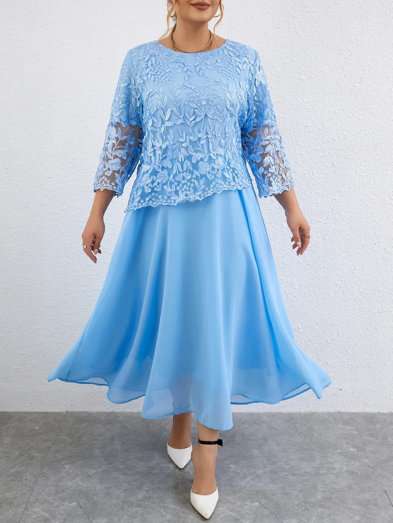 Celeste – Vestido de Noche Bordado Floral de Tallas Grandes