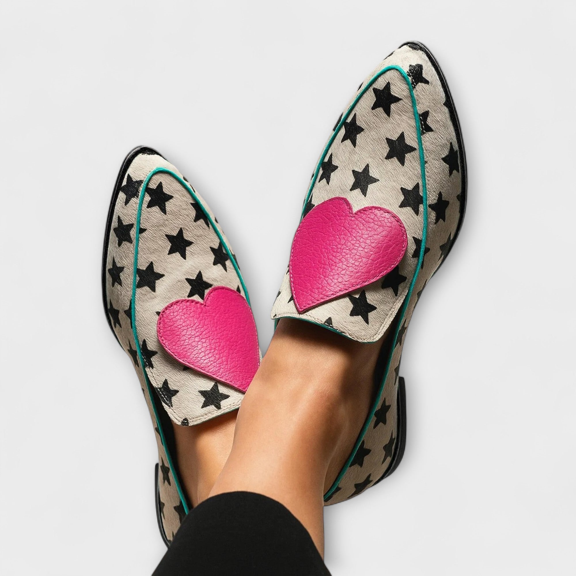 Jovie – Mocasines Beige con Parche de Corazón
