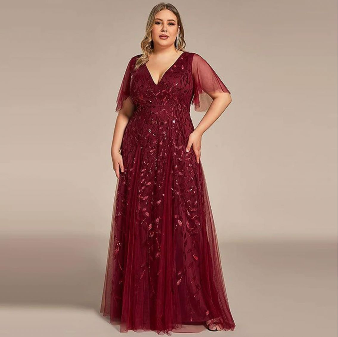 Marjorie | Vestido de Encaje y Lentejuelas de Talla Grande con Escote en V para la Madre de la Novia